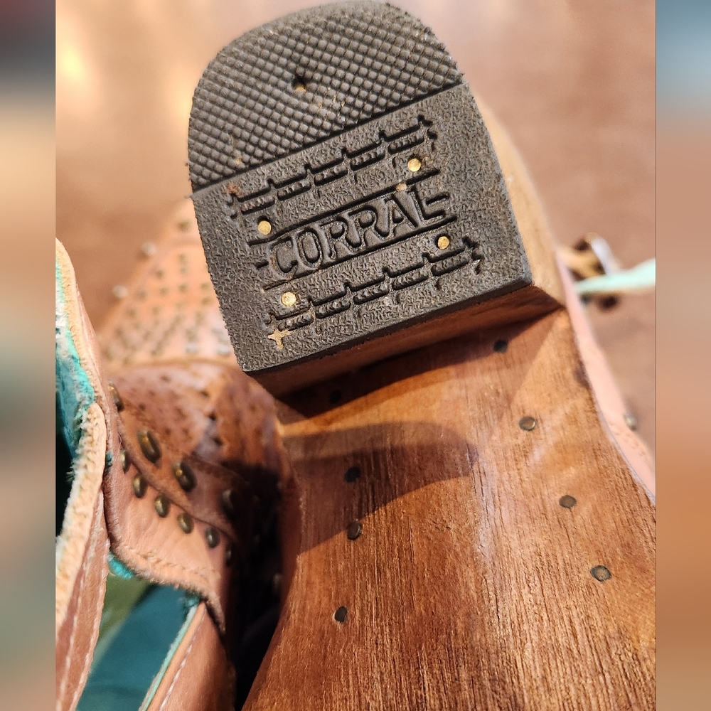 Corral Light Brown Leather Shoes - Picture 11 of 12